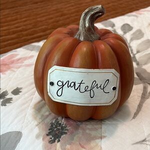 Orange Pumpkin Decor with Grateful Sign